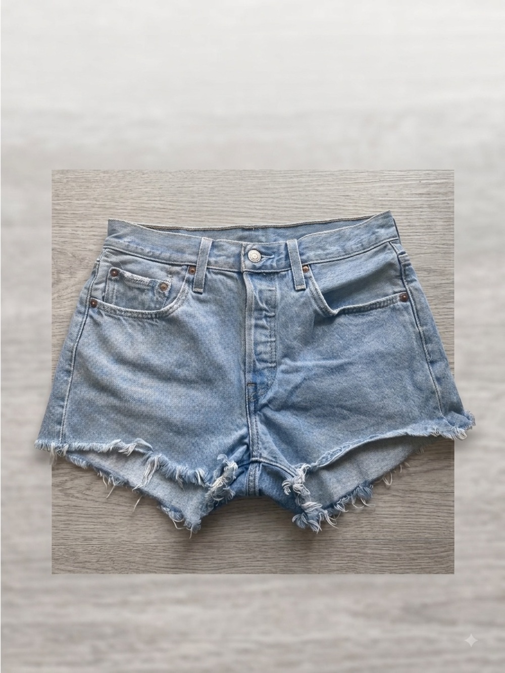 Levi's 501 High Rise Cutoff Denim Shorts Light Wash Raw Hem Women’s 27